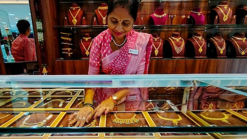 भारतीयों ने तीन महीने में कितना सोना खरीदा? आसमान छूते दामों के बीच ये आंकड़े चौंका देंगे