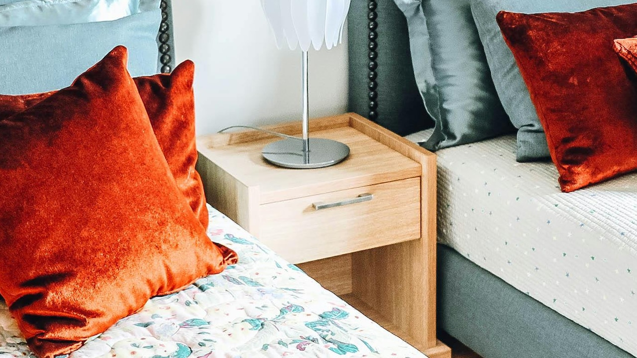 The Right Pillow Height For People Who Wake Up With Neck Pain The Right Pillow Height For People Who Wake Up With Neck Pain