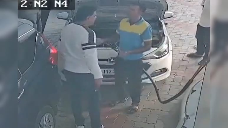 SDM थप्पड़कांड मामले ने पकड़ा तूल, पेट्रोल पंप के 3 कर्मचारियों को पुलिस ने किया गिरफ्तार; CNG भरने के मामले में हुई थी कहासुनी SDM थप्पड़कांड मामले ने पकड़ा तूल, पेट्रोल पंप के 3 कर्मचारियों को पुलिस ने किया गिरफ्तार; CNG भरने के मामले में हुई थी कहासुनी