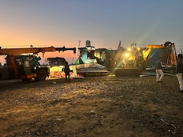 Encroachment: रतलाम के अवैध ढाबों में सूर्योदय से पहले गरजे बुलडोजर; SP की कार्रवाई पर उठे सवाल Encroachment: रतलाम के अवैध ढाबों में सूर्योदय से पहले गरजे बुलडोजर; SP की कार्रवाई पर उठे सवाल