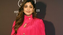 Shilpa Shetty&rsquo;s Banded Feet Elevated Glute Bridge Exercise Has These Benefits