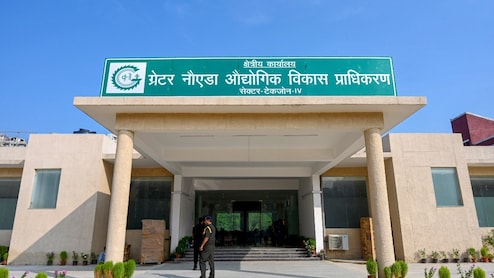 नोएडा प्राधिकरण के उप-महाप्रबंधक आशीष भाटी का डेंगू की वजह से निधन