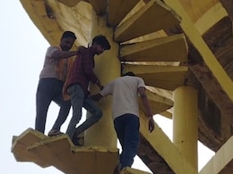 गजब हो गया! 80 फीट ऊंची टंकी पर चढ़ा था युवक, नीचे जमा हुई भीड़ ने कूदने से रोका, फिर जो पता चला तमतमा गए लोग गजब हो गया! 80 फीट ऊंची टंकी पर चढ़ा था युवक, नीचे जमा हुई भीड़ ने कूदने से रोका, फिर जो पता चला तमतमा गए लोग