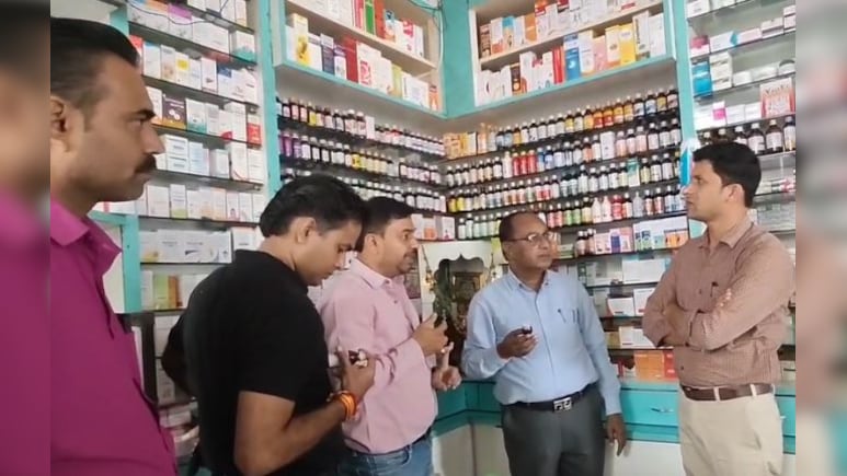 20 मौत के बाद जागा प्रशासन, एक दिन में 50 मेडिकल स्टोर्स पर की छानबीन, जानें- क्या मिला?
