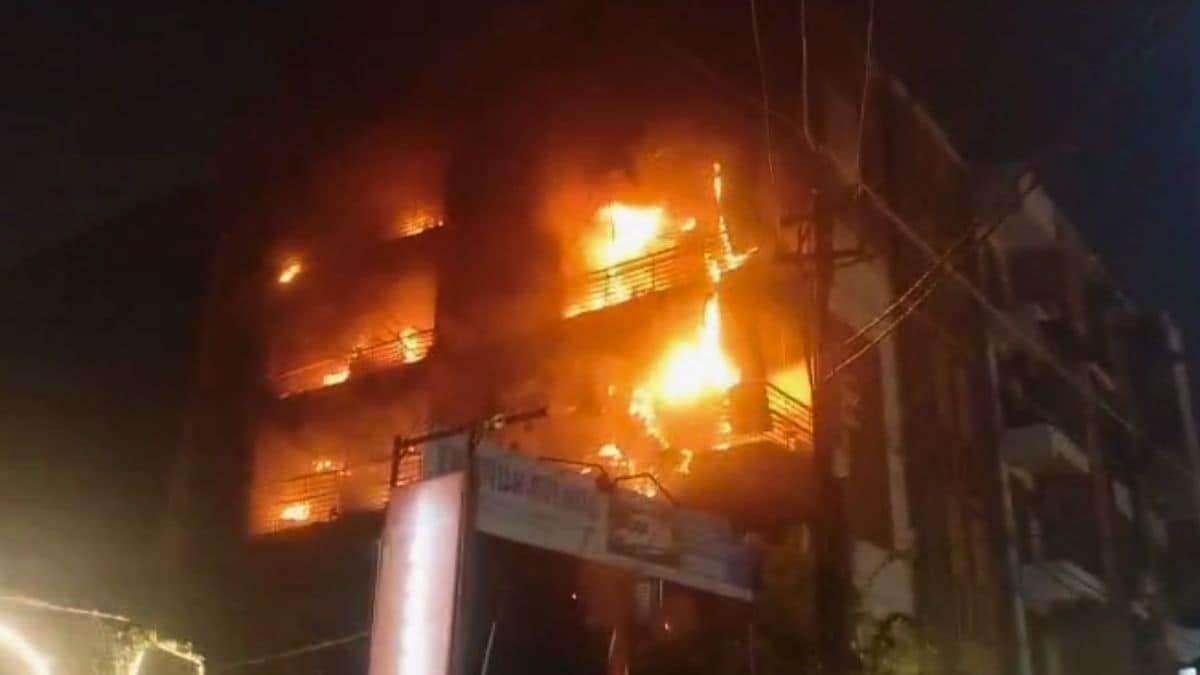 Major Fire in Ghaziabad Residential Building: 20 Families Safely Evacuated from Divya Apartments