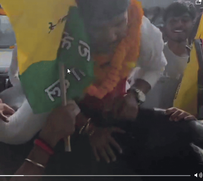 जब भैंस पर बैठकर नामांकन करने पहुंचे तेज प्रताप यादव की पार्टी के उम्मीदवार, वीडियो हुआ वायरल