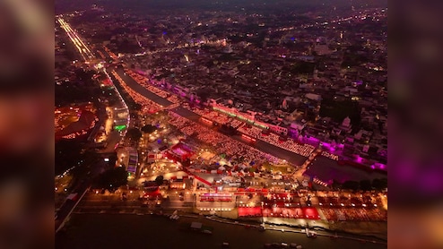 Diwali 2025 Live Updates: देशभर में धूमधाम से मनाई जा रही है दिवाली, अयोध्या में जलाए गए 26 लाख दीये