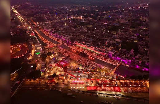 Diwali 2025 Live Updates: देशभर में धूमधाम से मनाई जा रही है दिवाली, अयोध्या में जलाए गए 26 लाख दीये