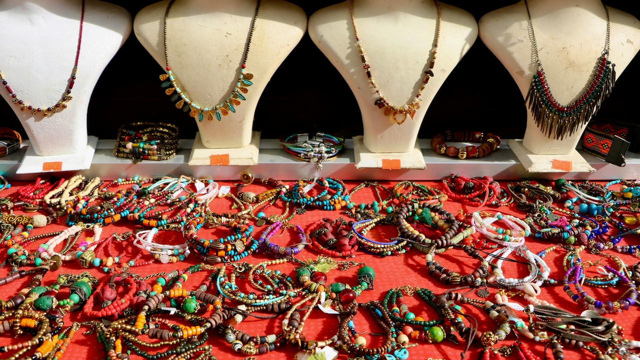 Best Jewellery Styles For Necklines  V-Neck, Halter, High-Neck Best Jewellery Styles For Necklines  V-Neck, Halter, High-Neck