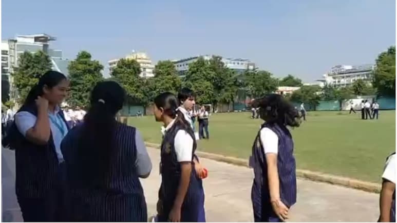 Rajasthan: जयपुर के सेंट जेवियर्स स्कूल को बम से उड़ाने की धमकी, बच्चों को बिल्डिंग से बाहर निकाला गया; सर्च ऑपरेशन जारी Rajasthan: जयपुर के सेंट जेवियर्स स्कूल को बम से उड़ाने की धमकी, बच्चों को बिल्डिंग से बाहर निकाला गया; सर्च ऑपरेशन जारी
