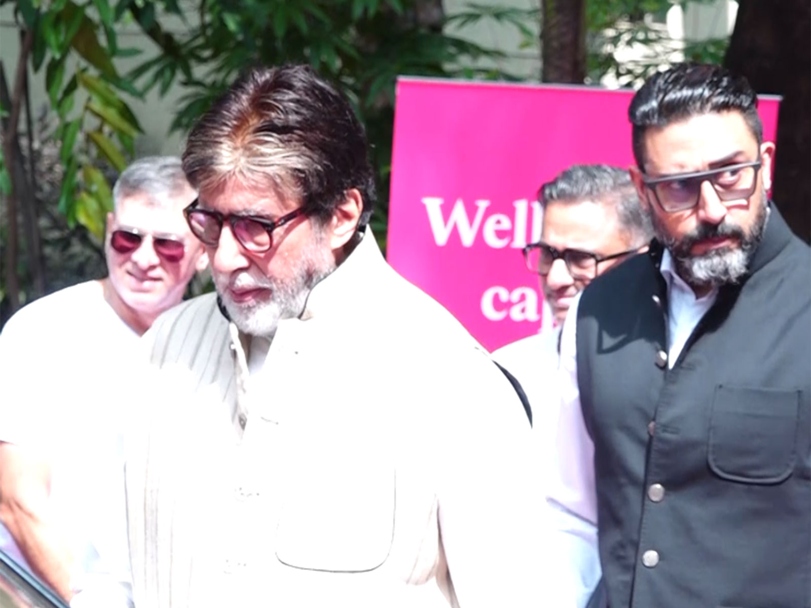 Amitabh Bachchan, Son Abhishek Attend Adman Piyush Pandey's Last Rites