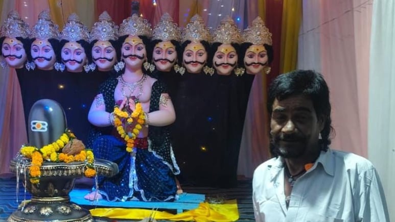 रावण भक्त लंकेश का निधन, आखिरी बार दशानन की मूर्ति भी नहीं कर सके विसर्जित, जानिए संतोष नामदेव की कहानी