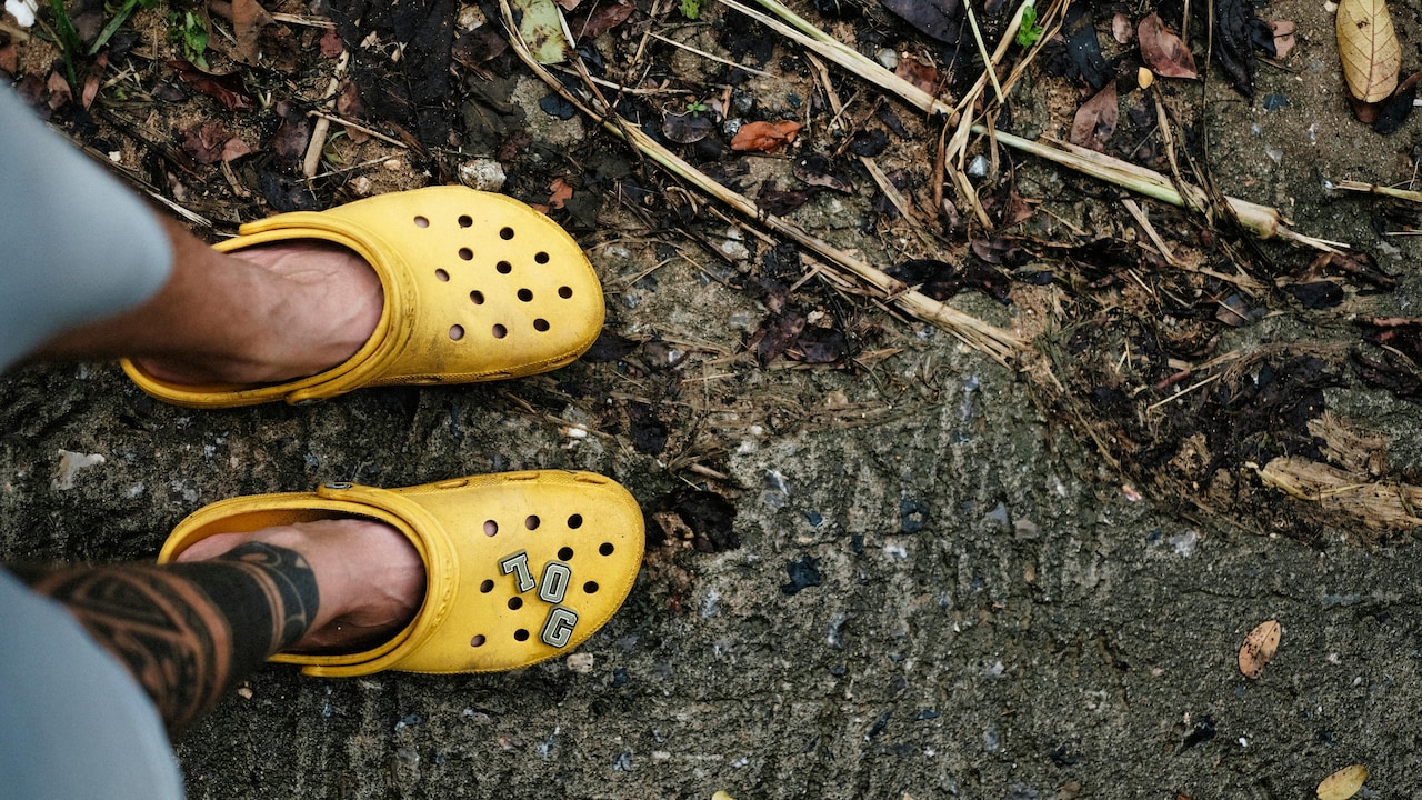 Clogs For Boys: How To Pick Footwear That Works During Every Season