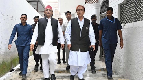 Azam Khan Meets Akhilesh Yadav To Convey "Message Of Resilience"
