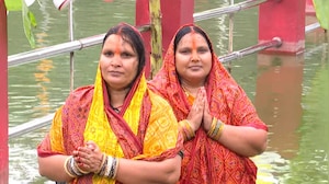 Chhath Fervour Grips Patna: Worship, Festivities, And Bihar's Lungi Traditions Chhath Fervour Grips Patna: Worship, Festivities, And Bihar's Lungi Traditions