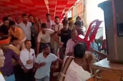 Clashes Erupt At Jan Suraj Party Event In Bihar; Workers Beaten With Chairs Clashes Erupt At Jan Suraj Party Event In Bihar; Workers Beaten With Chairs
