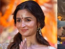 Video: Fan Pulls Alia Bhatt Aside For A Selfie At Durga Puja Pandal, Actor Handles The Situation Calmly Video: Fan Pulls Alia Bhatt Aside For A Selfie At Durga Puja Pandal, Actor Handles The Situation Calmly