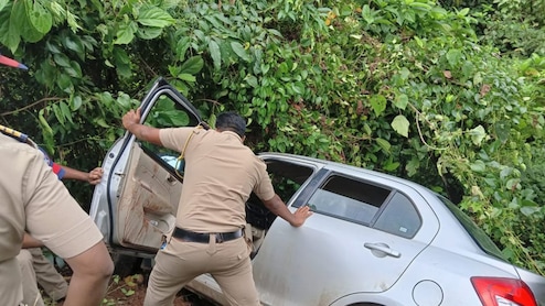 Sindhudurg: गोवा-बेळगाव मार्गावर 'घातपात'? पोलिसांना सापडली संशयास्पद कार, तपासात मोठं आव्हान