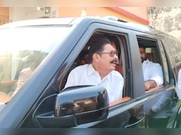 बिहार चुनाव: लग्जरी कारों और साधारण जीवन-शैली के बीच लोकतंत्र का दिखता है असली चेहरा बिहार चुनाव: लग्जरी कारों और साधारण जीवन-शैली के बीच लोकतंत्र का दिखता है असली चेहरा