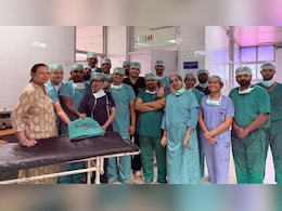 SMS अस्पताल में डॉक्टरों ने युवक के पेट से निकाला लोहे का बोल्ट, कील और घड़ी, 3 घंटे तक चला ऑपरेशन SMS अस्पताल में डॉक्टरों ने युवक के पेट से निकाला लोहे का बोल्ट, कील और घड़ी, 3 घंटे तक चला ऑपरेशन