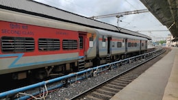 Loco Pilot : रेल्वेच्या चाकाची गती मंदावणार? मुंबईच्या 72 लोको पायलट्सनी उचललेल्या पावलानं खळबळ, कारण काय?