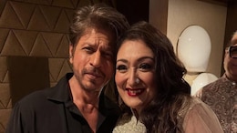 Viral: Shah Rukh Khan And Sunita Ahuja Posing At Ramesh Taurani's Diwali Bash Has The Internet's Attention