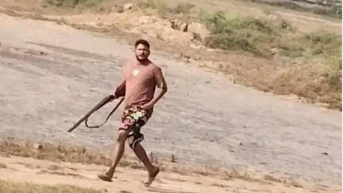 जमीन की मेड़ को लेकर हुआ ऐसा झगड़ा कि लहरा गई राइफलें...मुरादाबाद के गांव में तैनात पुलिस 