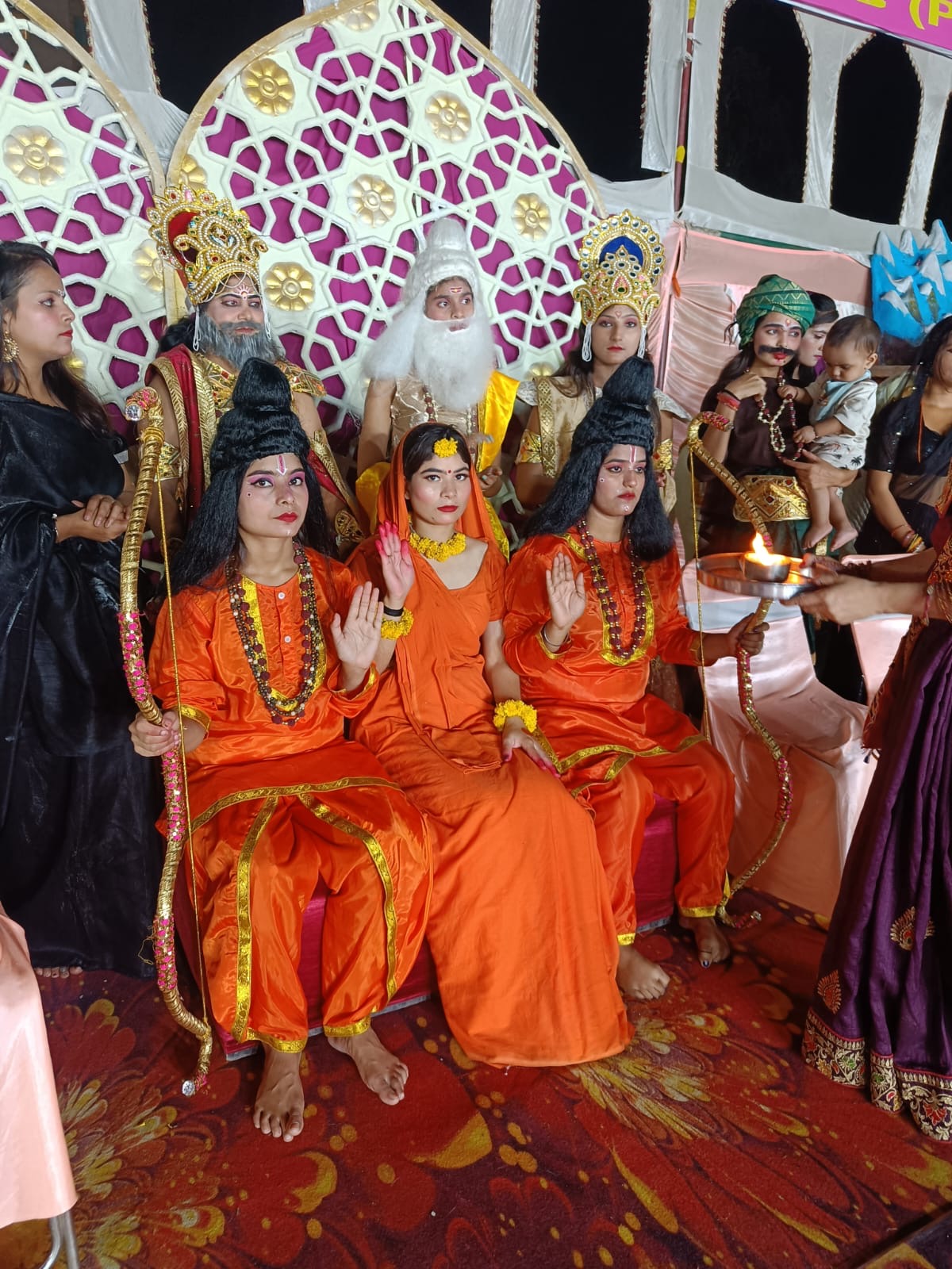 देखिए दिल्ली की 'पिंक रामलीला',  राम से हनुमान और रावण तक सब महिलाएं