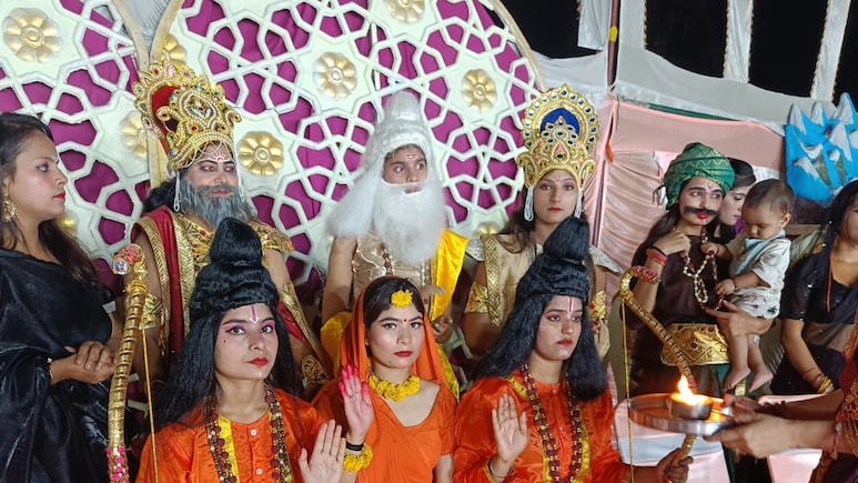 देखिए दिल्ली की 'पिंक रामलीला',  राम से हनुमान और रावण तक सब महिलाएं