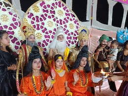 देखिए दिल्ली की 'पिंक रामलीला',  राम से हनुमान और रावण तक सब महिलाएं देखिए दिल्ली की 'पिंक रामलीला',  राम से हनुमान और रावण तक सब महिलाएं
