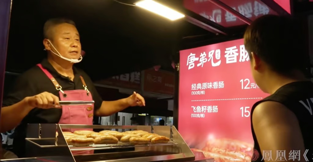 After Bankruptcy, Chinese Man Now Earns ₹25 Lakh A Day Selling Street Food