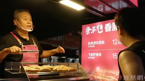 After Bankruptcy, Chinese Man Now Earns ₹25 Lakh A Day Selling Street Food