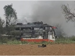 Rajasthan Bus Fire: राजस्थान में भीषण हादसा, हाईटेंशन लाइन की चपेट में आई मजदूरों से भरी स्लीपर बस, 10 झुलसे, 2 की मौत Rajasthan Bus Fire: राजस्थान में भीषण हादसा, हाईटेंशन लाइन की चपेट में आई मजदूरों से भरी स्लीपर बस, 10 झुलसे, 2 की मौत