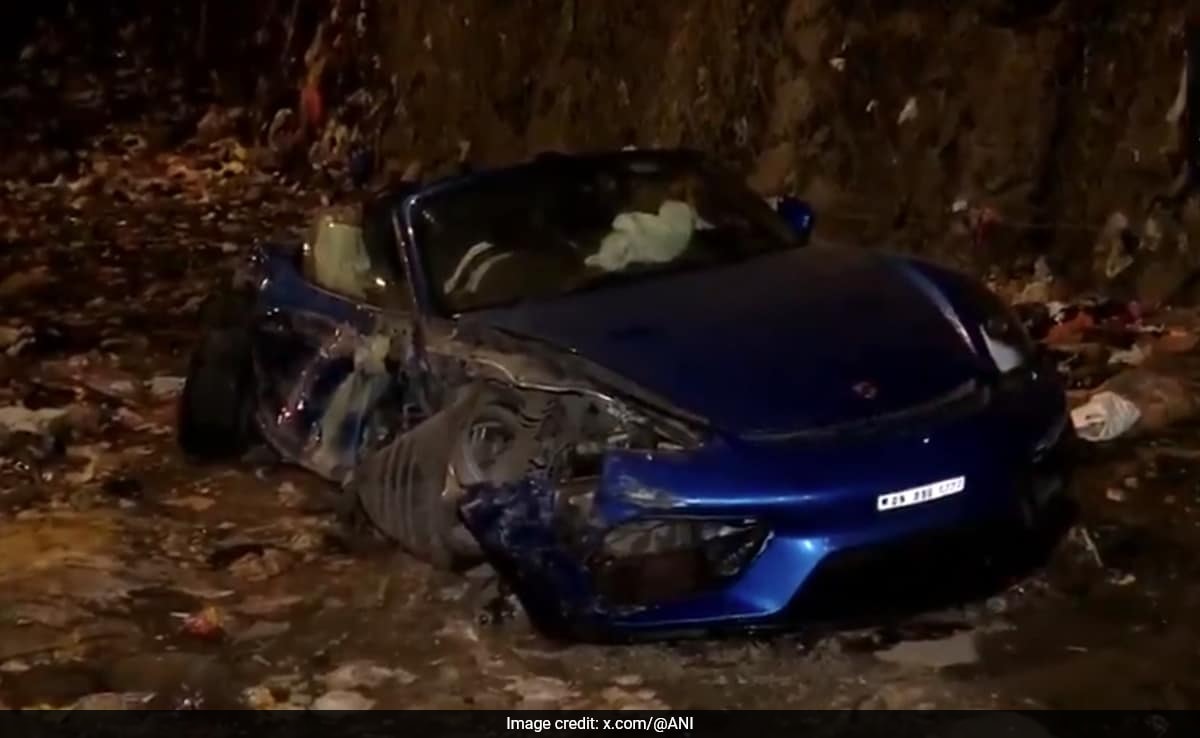 Speeding Porsche Crashes Into Divider On Mumbai Expressway, Driver Injured