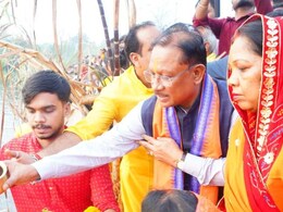 Chhath Puja 2025: महापर्व छठ संपन्न, CM साय ने पत्नी के साथ कुनकुरी घाट पर उगते सूर्य को दिया अर्घ्य, देखें तस्वीरें Chhath Puja 2025: महापर्व छठ संपन्न, CM साय ने पत्नी के साथ कुनकुरी घाट पर उगते सूर्य को दिया अर्घ्य, देखें तस्वीरें