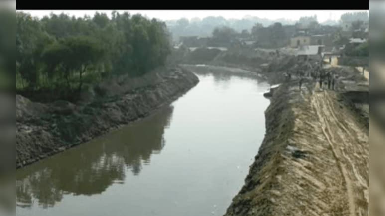 यमुना के पानी से भी कई गुना गंदी हैं दुनिया की ये नदियां, हाथ डालने से भी घबराते हैं लोग यमुना के पानी से भी कई गुना गंदी हैं दुनिया की ये नदियां, हाथ डालने से भी घबराते हैं लोग