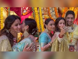 Watch: Alia Bhatt Hugs Rani Mukerji, Clicks Selfie With Ayan Mukerji At Durga Puja Pandal In Mumbai Watch: Alia Bhatt Hugs Rani Mukerji, Clicks Selfie With Ayan Mukerji At Durga Puja Pandal In Mumbai