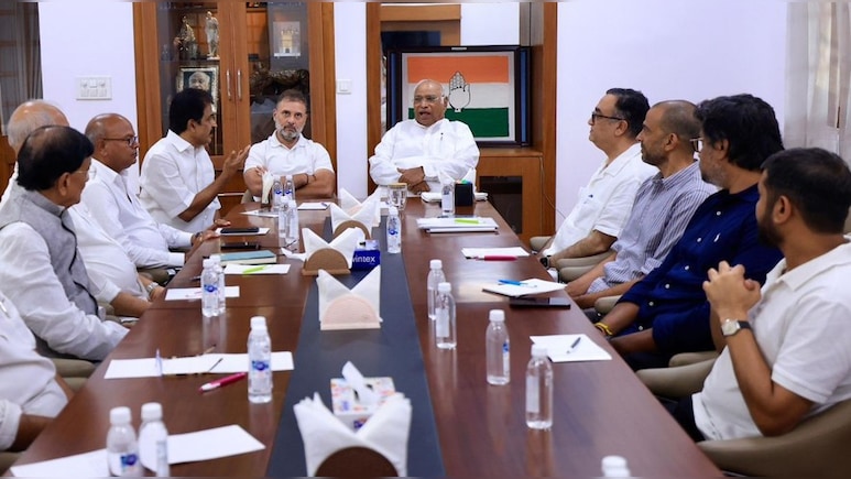 बिहार में हार पर कांग्रेस की बैठक से पहले तकरार,  पढ़ें 'गोली-गाली कांड' की पूरी इनसाइड स्टोरी