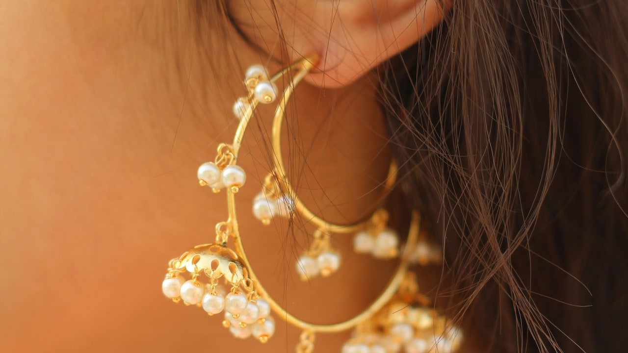Trending Jhumka Styles For Western Outfits: Modern Earring Styling Tips Trending Jhumka Styles For Western Outfits: Modern Earring Styling Tips