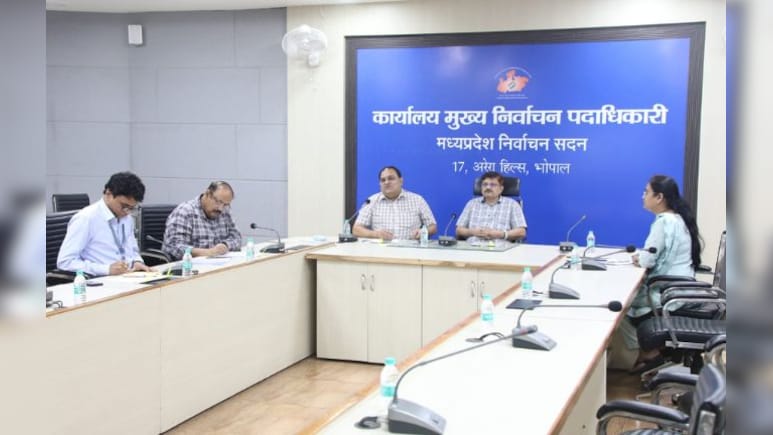MP SIR 2025: बिहार के बाद एमपी में भी अपडेट होगी वोटर लिस्ट, चुनाव आयुक्त ने बताया पूरा ब्लूप्रिंट MP SIR 2025: बिहार के बाद एमपी में भी अपडेट होगी वोटर लिस्ट, चुनाव आयुक्त ने बताया पूरा ब्लूप्रिंट