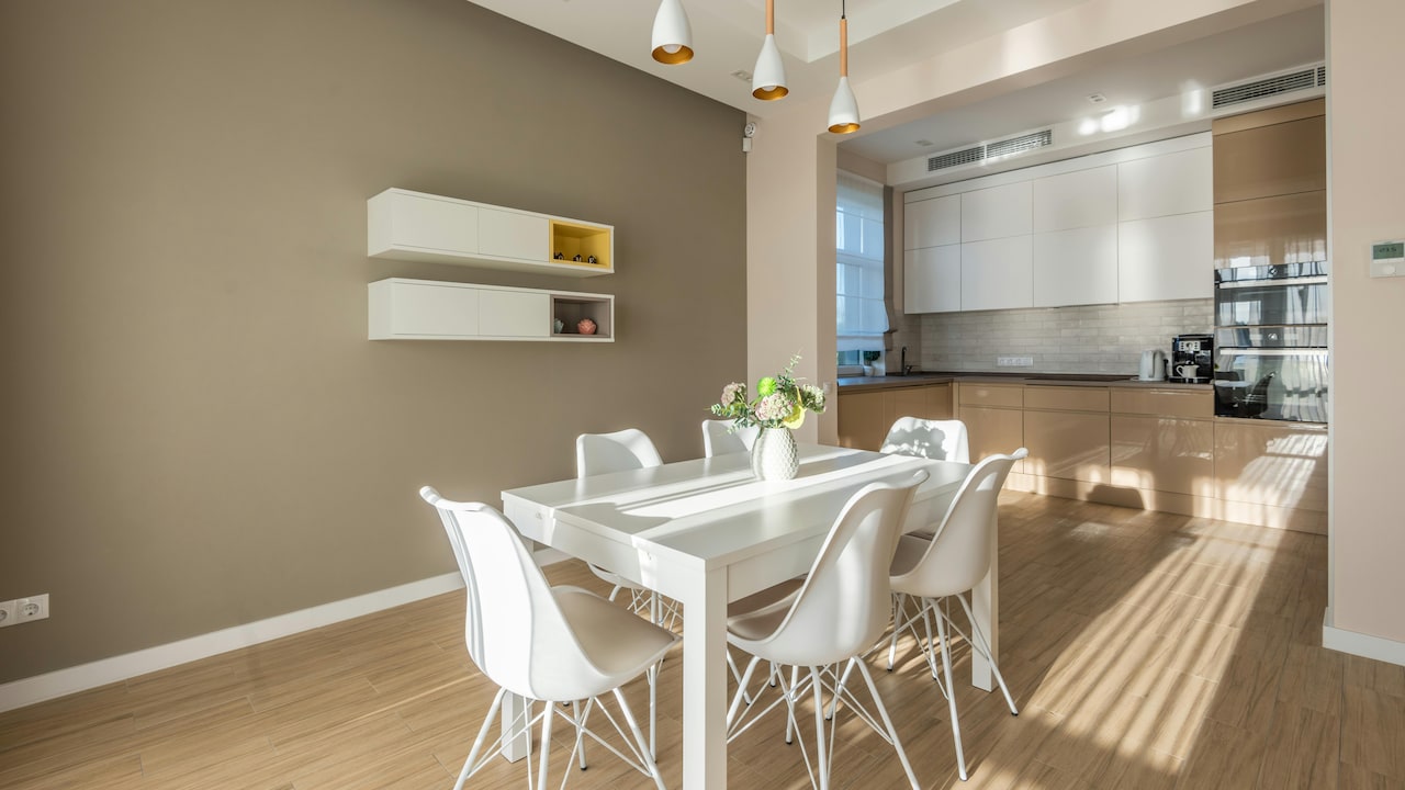 Heat and humidity can worsen your white furniture turning yellow Heat and humidity can worsen your white furniture turning yellow
