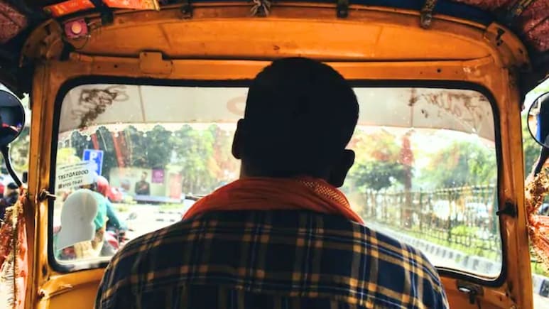 Bengaluru Auto Driver: 5 कोटींची 2 घरं, लाखोंचं भाडं, AI स्टार्टअप फाऊंडर… बंगळुरूचा रिक्षावाला Viral