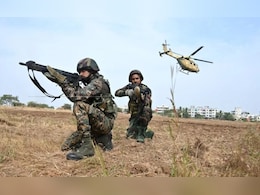 पाकिस्तान की उड़ेगी नींद! तीनों सेनाओं ने सीमा पर शुरू किया 'त्रिशूल' अभ्यास पाकिस्तान की उड़ेगी नींद! तीनों सेनाओं ने सीमा पर शुरू किया 'त्रिशूल' अभ्यास