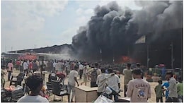 Bhatapara Fire: बलौदा बाजार के भाटापारा की नई सब्जी मंडी में भीषण आग, दूर तक दिखा काले धुएं का गुबार, 50 लाख का सामान जलकर राख