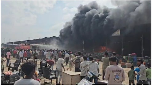 Bhatapara Fire: बलौदा बाजार के भाटापारा की नई सब्जी मंडी में भीषण आग, दूर तक दिखा काले धुएं का गुबार, 50 लाख का सामान जलकर राख