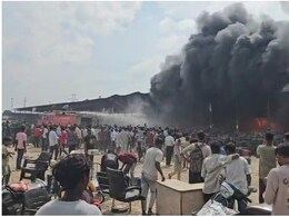 Bhatapara Fire: बलौदा बाजार के भाटापारा की नई सब्जी मंडी में भीषण आग, दूर तक दिखा काले धुएं का गुबार, 50 लाख का सामान जलकर राख Bhatapara Fire: बलौदा बाजार के भाटापारा की नई सब्जी मंडी में भीषण आग, दूर तक दिखा काले धुएं का गुबार, 50 लाख का सामान जलकर राख