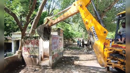 पेंच टाइगर रिज़र्व के पास बड़े रिसॉर्ट्स पर चला प्रशासन का बुलडोज़र, अवैध अतिक्रमण की शिकायत के बाद हुई कार्रवाई&nbsp;