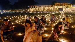 अरेरेरे..घाईघाईत फटाके फोडताय? हात भाजल्यावर काय कराल? Diwali च्या 'या' सेफ्टी टीप्स अजिबात विसरू नका