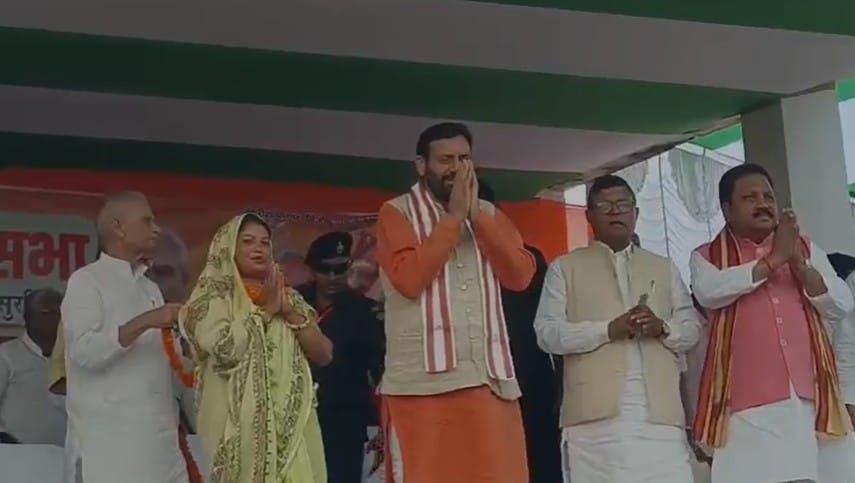 त्रिवेणीगंज की जदयू उम्मीदवार सोनम रानी के नामांकन में हरियाणा सीएम नायब सिंह सैनी सहित अन्य नेता. त्रिवेणीगंज की जदयू उम्मीदवार सोनम रानी के नामांकन में हरियाणा सीएम नायब सिंह सैनी सहित अन्य नेता.
