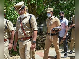 शर्मनाक! बड़ी बहन के सामने ही छोटी बहन से गैंगरेप, आरोपी पुलिसकर्मी गिरफ्तार, तमिलनाडु की ये घटना आपको भी हिला देगी शर्मनाक! बड़ी बहन के सामने ही छोटी बहन से गैंगरेप, आरोपी पुलिसकर्मी गिरफ्तार, तमिलनाडु की ये घटना आपको भी हिला देगी
